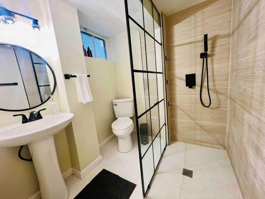 Dc'S Best Location 4 Bed With Parking Walk To Metro And Nightlife Bethesda Row เชวีเชส ภายนอก รูปภาพ