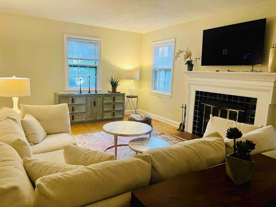 Dc'S Best Location 4 Bed With Parking Walk To Metro And Nightlife Bethesda Row เชวีเชส ภายนอก รูปภาพ