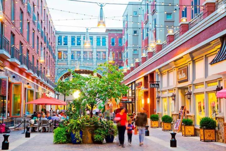 Dc'S Best Location 4 Bed With Parking Walk To Metro And Nightlife Bethesda Row เชวีเชส ภายนอก รูปภาพ