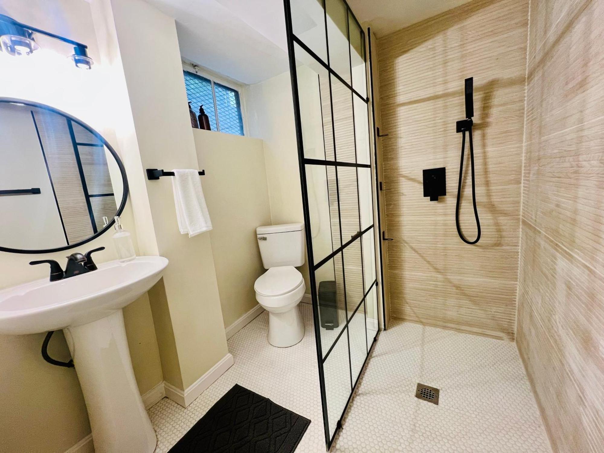 Dc'S Best Location 4 Bed With Parking Walk To Metro And Nightlife Bethesda Row เชวีเชส ภายนอก รูปภาพ